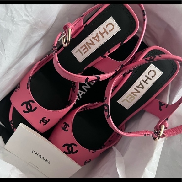Chanel Pink and Black Printed Lambskin Sandals 22S Size 38 - Picture 6 of 13